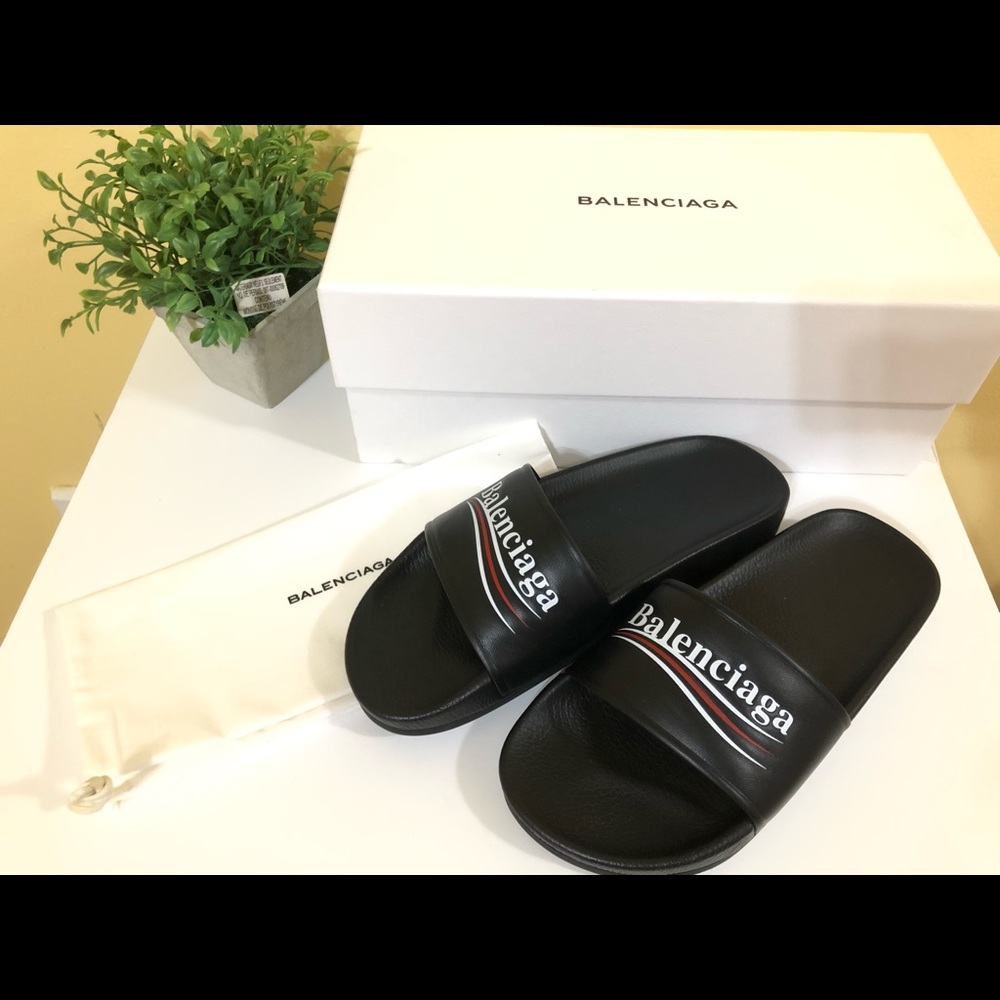Balenciaga Slides in black New 7
